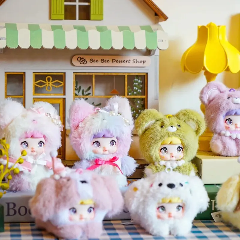 Nommi V4 Mi Bao Series Surprise плюшевая слепая коробка милая кукла настольные украшения рюкзак кулон брелок коллекционные игрушки и подарки
Nommi V4 Mi Bao Series Surprise плюшевая слепая коробка милая кукла настольные украшения рюкзак кулон брелок коллекционные игрушки и подарки