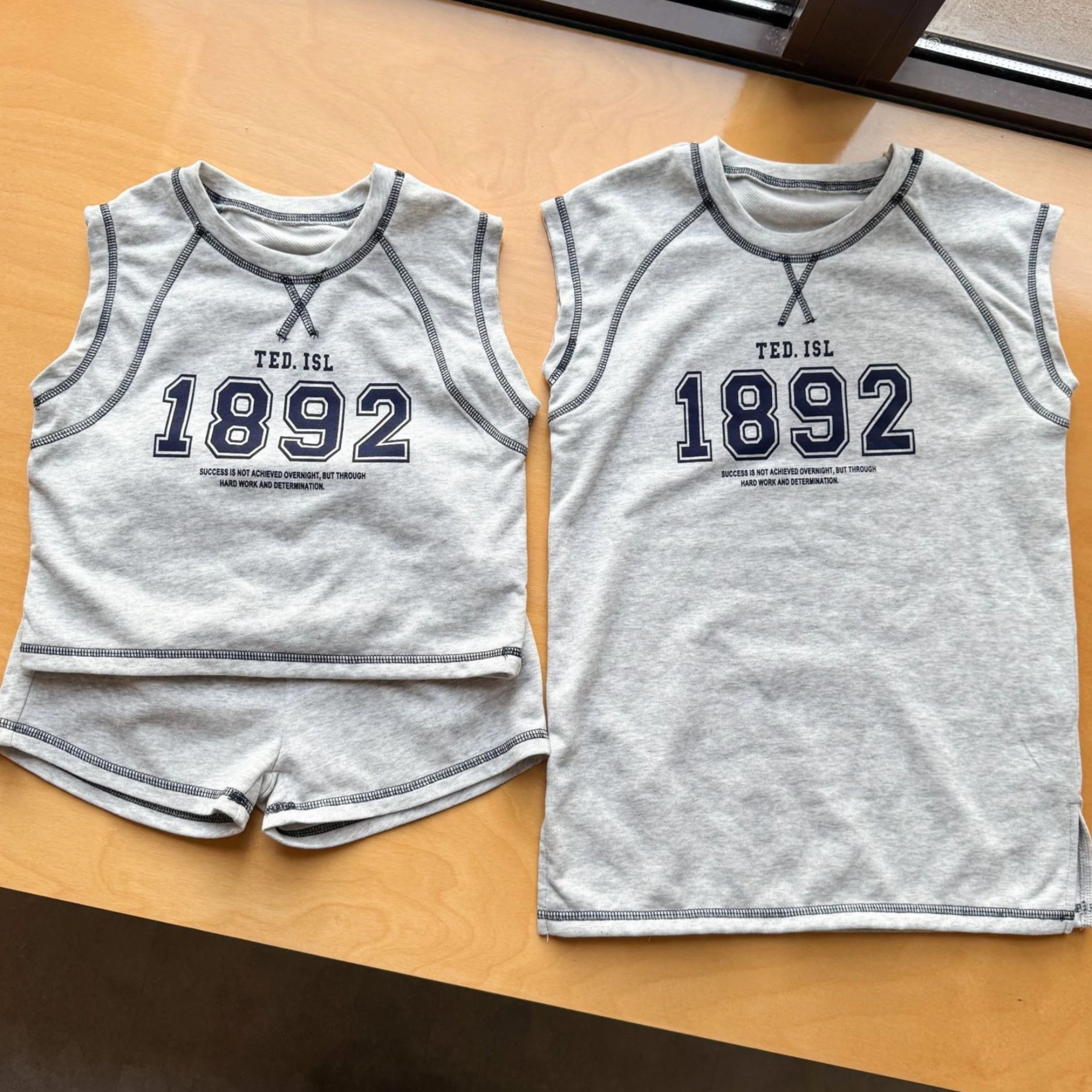 Set 2026 Spring Summer New Childrens Wear Boys and Girls Sports Letter Printed Short Sleeve Shorts Dress Brother and Sister
Set 2026 Spring Summer New Childrens Wear Boys and Girls Sports Letter Printed Short Sleeve Shorts Dress Brother and Sister