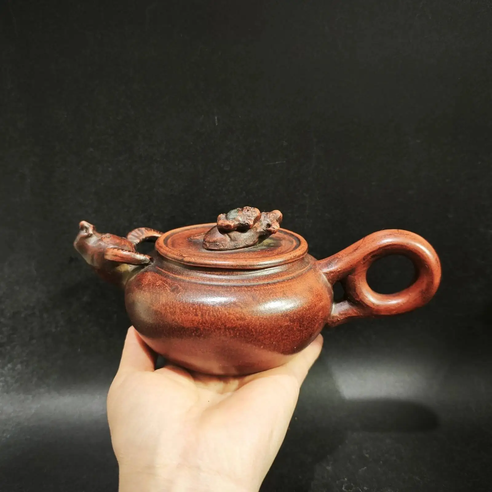 China Yi Xing Zisha Clay Handmade Exquisite Teapot Origin: Longxiang
China Yi Xing Zisha Clay Handmade Exquisite Teapot Origin: Longxiang