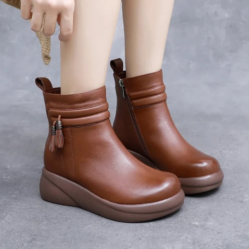 2025 5 см зимние плюшевые ботинки из коровьей кожи, большие размеры, весенне-осенние ботильоны на зимней платформе, женская обувь на танкетке, модная обувь 
2025 5 см зимние плюшевые ботинки из коровьей кожи, большие размеры, весенне-осенние ботильоны на зимней платформе, женская обувь на танкетке, модная обувь