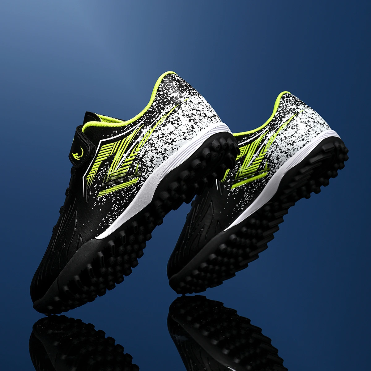 Kids TF Soccer cleats PU Fabric Rubber Sole Wearproof Boys Girls Artificial Turf Shoes
Kids TF Soccer cleats PU Fabric Rubber Sole Wearproof Boys Girls Artificial Turf Shoes