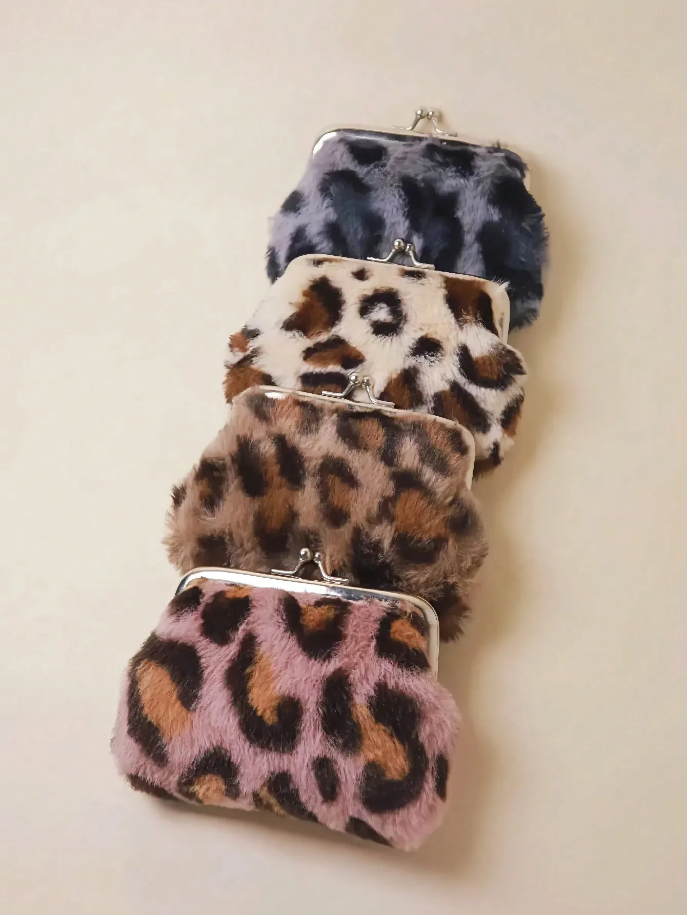 4-Inch Fashionable Leopard Print Plush Silver Metal Clip Coin Purse, Waterproof Leopard Print Card Holder, Available In Black, Burgundy, Brown, Purple, White And Other Colors, Can Hold Bank Cards, Credit Cards, Coins, Ample Capacity, Plush Comfortable Fab
4-Inch Fashionable Leopard Print Plush Silver Metal Clip Coin Purse, Waterproof Leopard Print Card Holder, Available In Black, Burgundy, Brown, Purple, White And Other Colors, Can Hold Bank Cards, Credit Cards, Coins, Ample Capacity, Plush Comfortable Fab