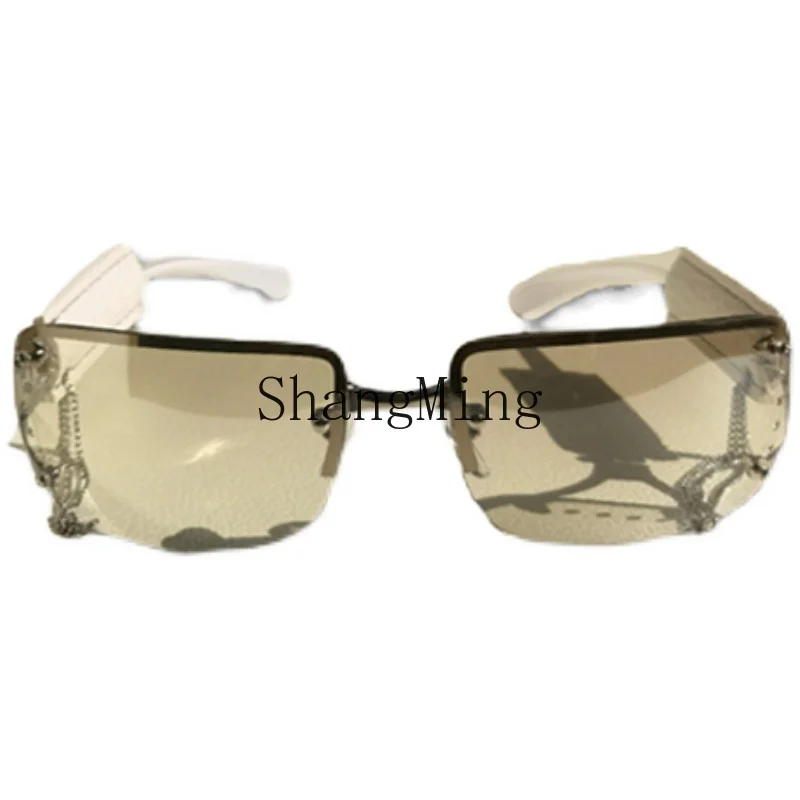 CL modern simple high sense chain bag light color gradual change rectangular niche sunglasses sunglasses women
CL modern simple high sense chain bag light color gradual change rectangular niche sunglasses sunglasses women