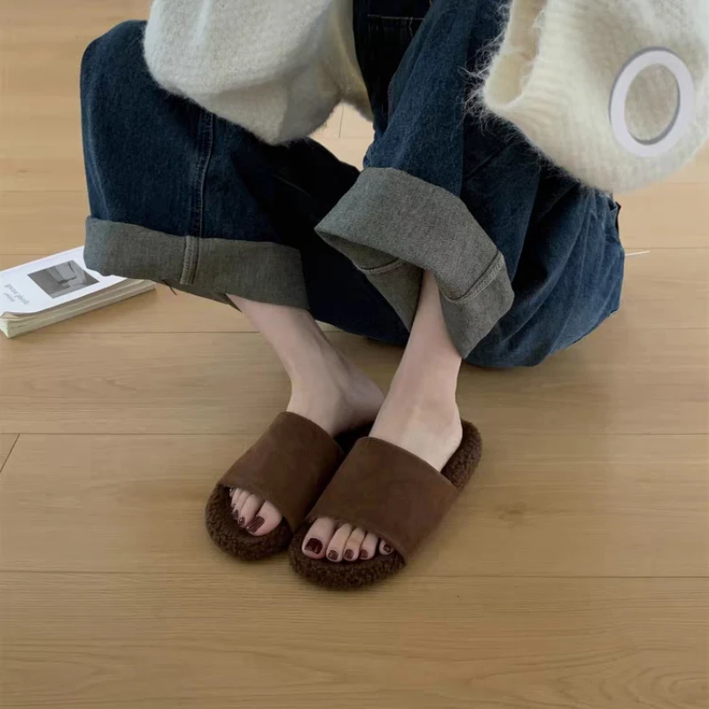 2025 НОВЫЕ меховые тапочки, женская уличная одежда, новинка 2025 года, осенне-зимние сандалии в стиле ретро для ленивого дома, удобные высокие нескользящие сандалии
2025 НОВЫЕ меховые тапочки, женская уличная одежда, новинка 2025 года, осенне-зимние сандалии в стиле ретро для ленивого дома, удобные высокие нескользящие сандалии