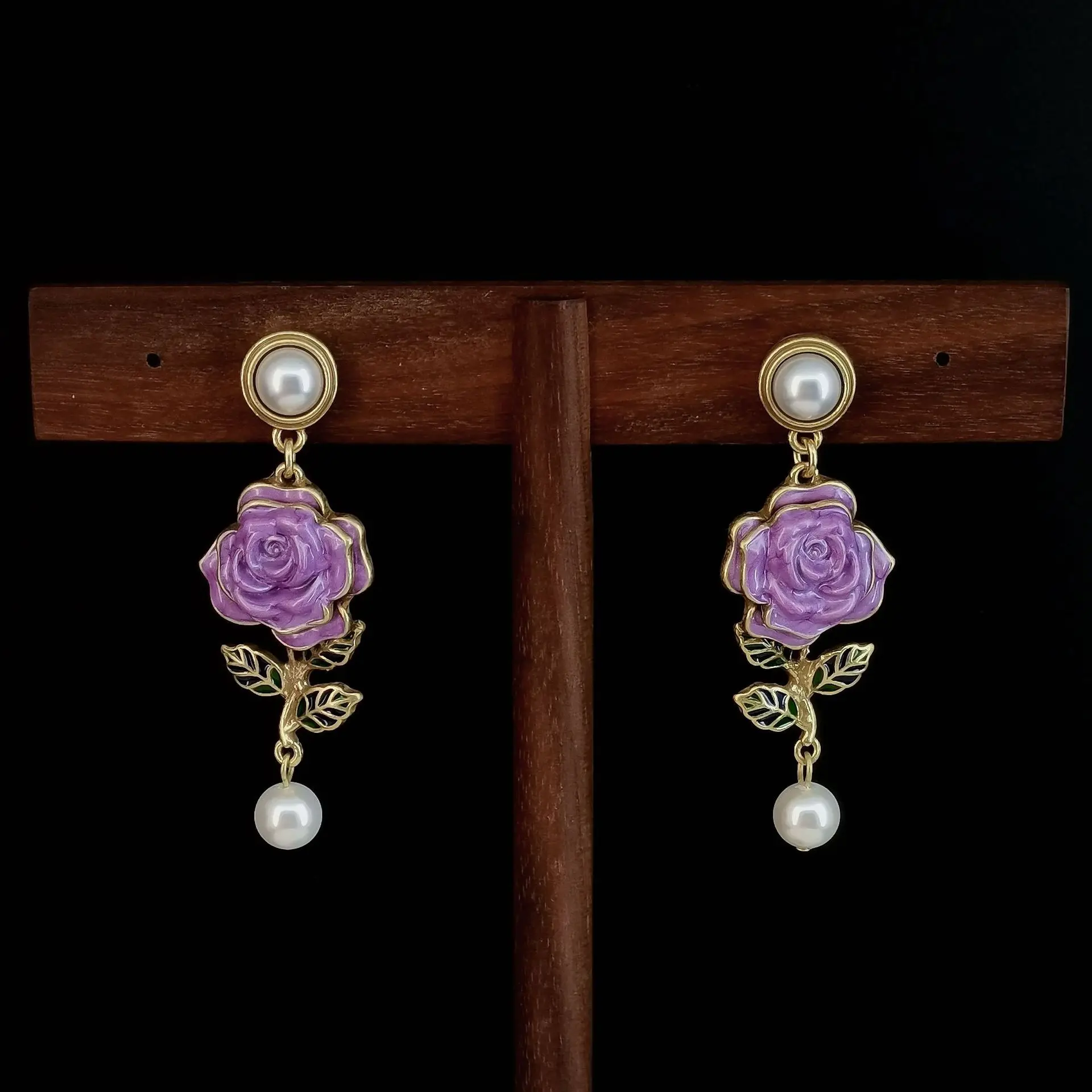 Flowing sand enamel purple rose flower green leaf earrings for women‘s girl party gift jewlry wholesale
Flowing sand enamel purple rose flower green leaf earrings for women‘s girl party gift jewlry wholesale