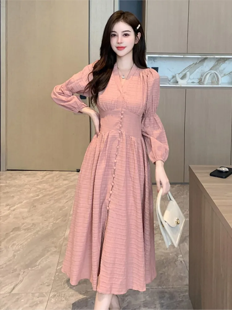 Vintage Long Sleeve Dresses Autumn New French Elegant V Neck Single Breasted Women Fairy Dress Solid High Waist Ladies Robe New
Vintage Long Sleeve Dresses Autumn New French Elegant V Neck Single Breasted Women Fairy Dress Solid High Waist Ladies Robe New