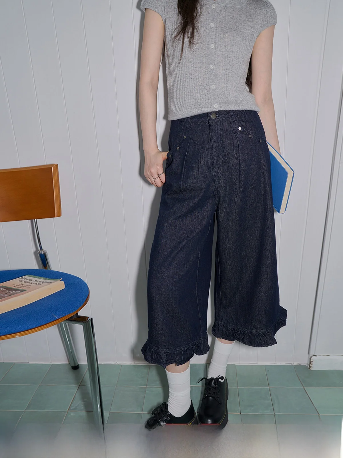 High Waist Loose Fit Seven Inch Denim Jeans Women's Summer Slimming Wide Leg Pants with Lace Trim Vintage Blue
High Waist Loose Fit Seven Inch Denim Jeans Women's Summer Slimming Wide Leg Pants with Lace Trim Vintage Blue