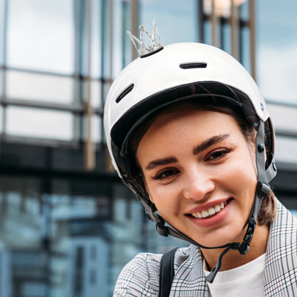 2Pcs Crown Decoration Accessories Lightweight Rhinestone Motorcycle Ski Charm for Women Crown Helmets
2Pcs Crown Decoration Accessories Lightweight Rhinestone Motorcycle Ski Charm for Women Crown Helmets