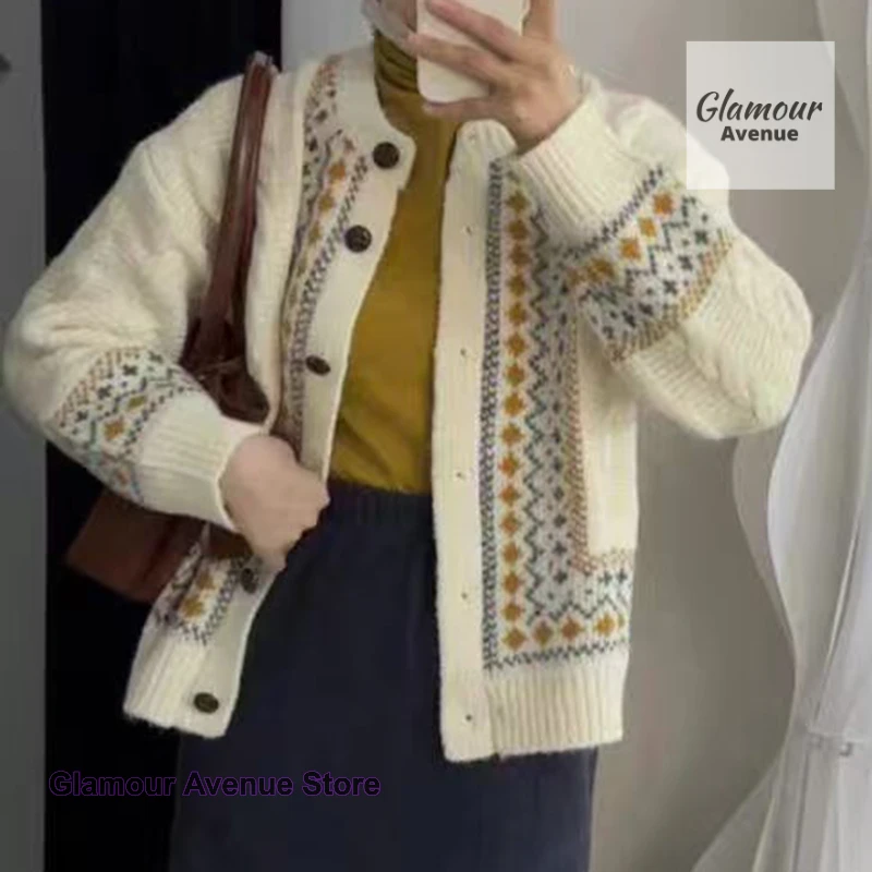 French style retro lazy wind sweater women's autumn and winter new fashion sense of high-grade loose thick knit cardigan coat.
French style retro lazy wind sweater women's autumn and winter new fashion sense of high-grade loose thick knit cardigan coat.