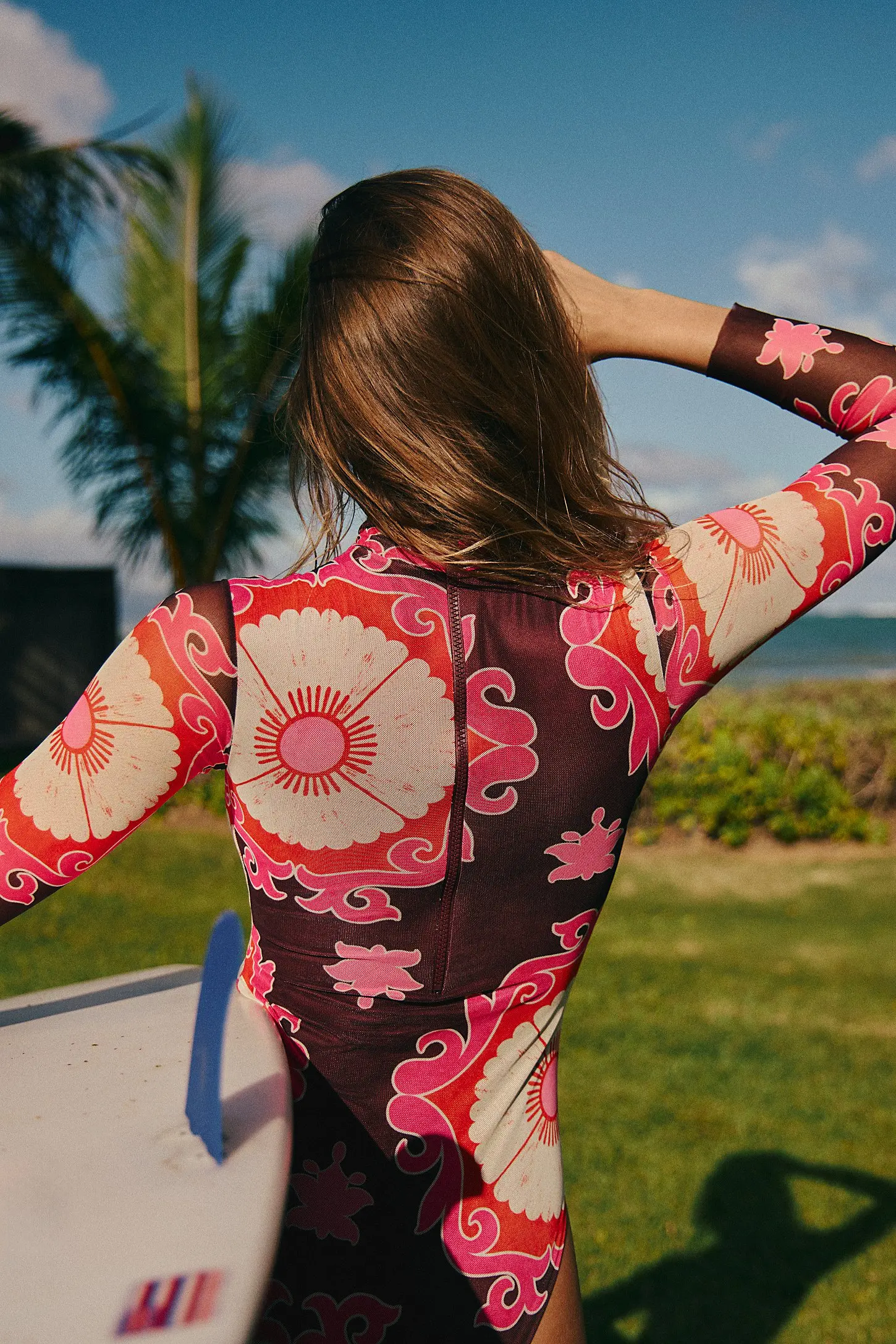 Женский купальник с длинными рукавами для серфинга, с принтом, на молнии, цельный, спортивный, с эффектом пуш-ап, для пляжа
Женский купальник с длинными рукавами для серфинга, с принтом, на молнии, цельный, спортивный, с эффектом пуш-ап, для пляжа