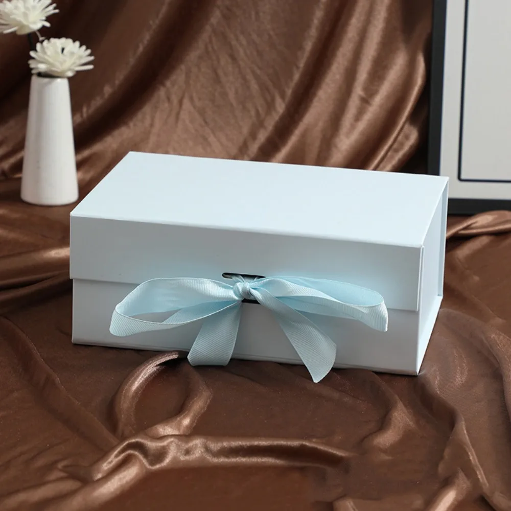 Pure Color Gift Box One-Piece Design Ribbon Decoration Cardboard Folding Box Flip Cover Foldable Magnetic Closure Box
Pure Color Gift Box One-Piece Design Ribbon Decoration Cardboard Folding Box Flip Cover Foldable Magnetic Closure Box