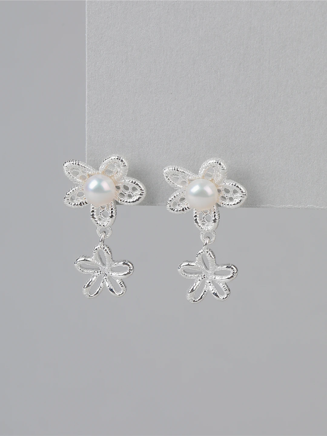 Pearl Double Flower Yulu Earrings Women's S925 Pure Silver Hypoallergenic Commuter Versatile Fashion Jewelry
Pearl Double Flower Yulu Earrings Women's S925 Pure Silver Hypoallergenic Commuter Versatile Fashion Jewelry