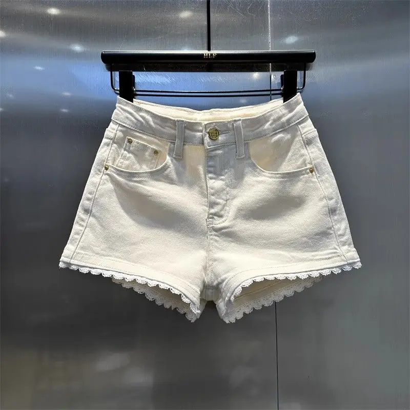 Minimally spicy girl lace patchwork fashion versatile denim shorts women summer new high waisted slimming A-line shorts
Minimally spicy girl lace patchwork fashion versatile denim shorts women summer new high waisted slimming A-line shorts
