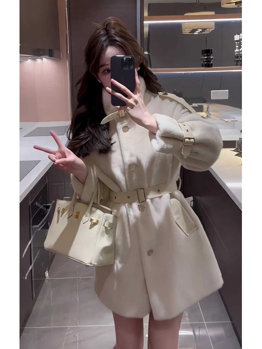 Зимнее женское шерстяное пальто с воротником-стойкой, приталенное, пушистое, свободного кроя, стандартной длины, на одной пуговице
Зимнее женское шерстяное пальто с воротником-стойкой, приталенное, пушистое, свободного кроя, стандартной длины, на одной пуговице