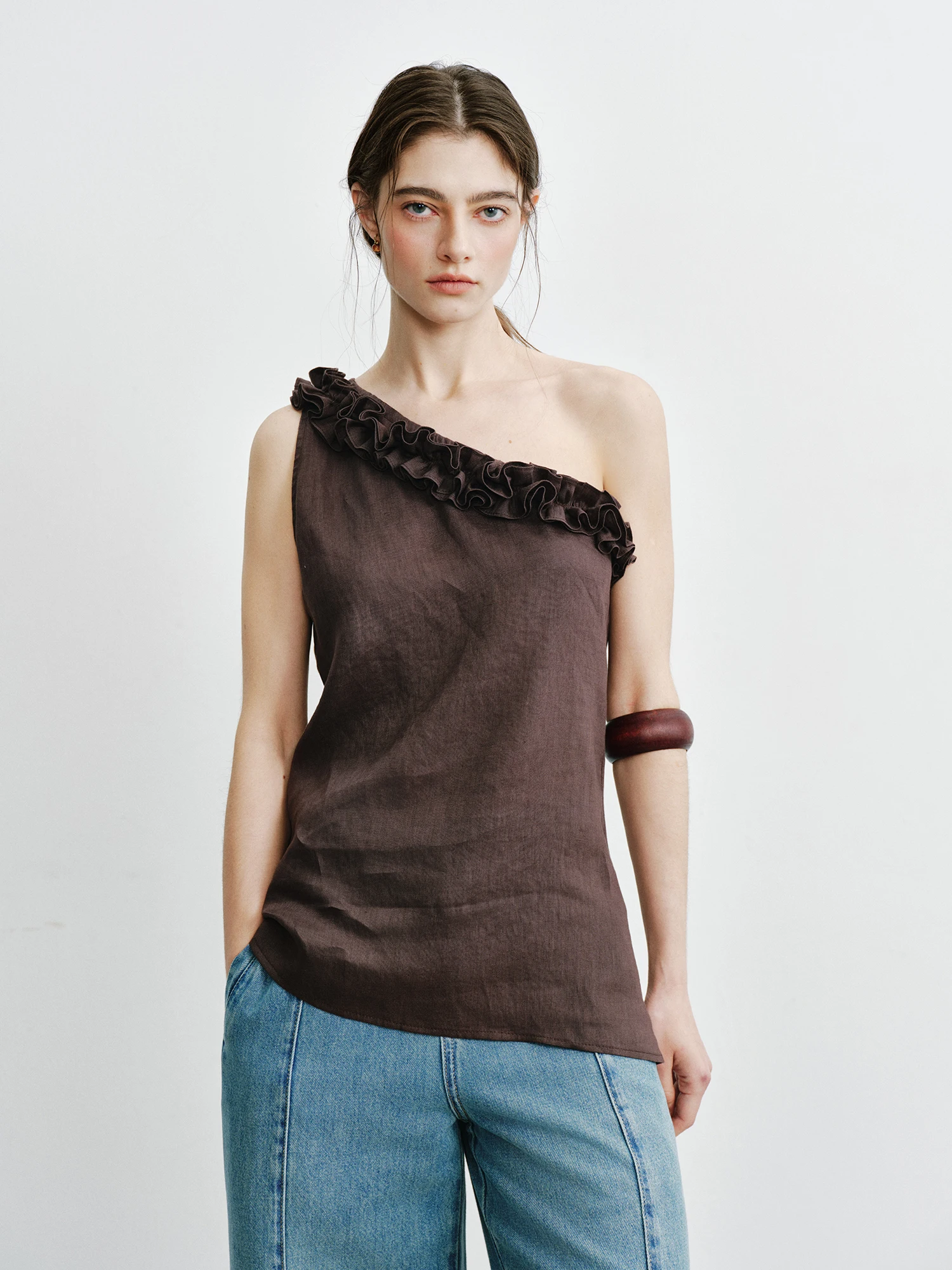 AIYUTONG Romantic Relax Design Charisma 3D Lace Collar Coffee Full Linen Single Shoulder Oblique Shoulder Top Women's Vest
AIYUTONG Romantic Relax Design Charisma 3D Lace Collar Coffee Full Linen Single Shoulder Oblique Shoulder Top Women's Vest