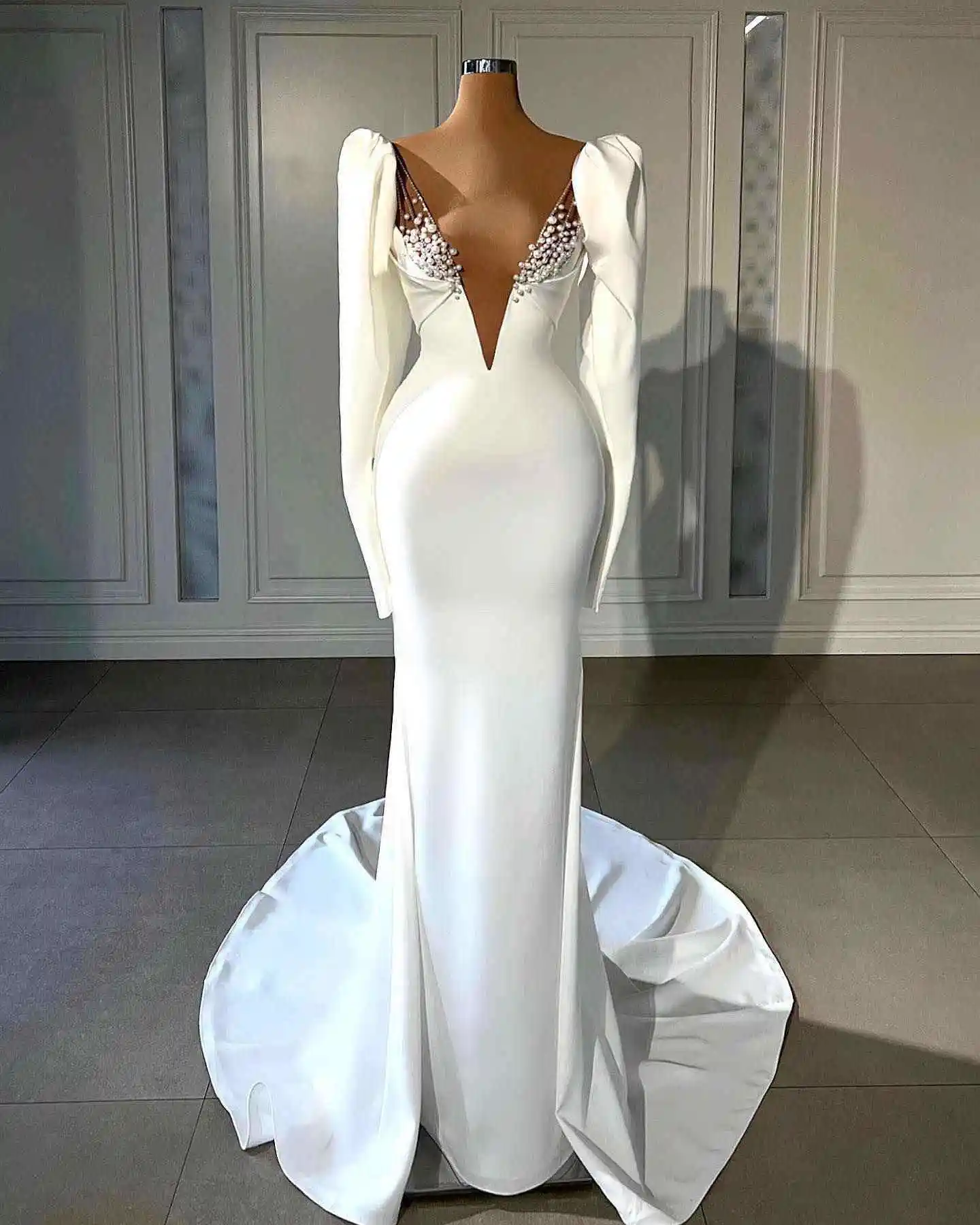 Simple Mermaid Wedding Dresses Deep V Neck Pearls Bridal Gowns Long Sleeve Sweep Train Custom Made Bride Dress
Simple Mermaid Wedding Dresses Deep V Neck Pearls Bridal Gowns Long Sleeve Sweep Train Custom Made Bride Dress