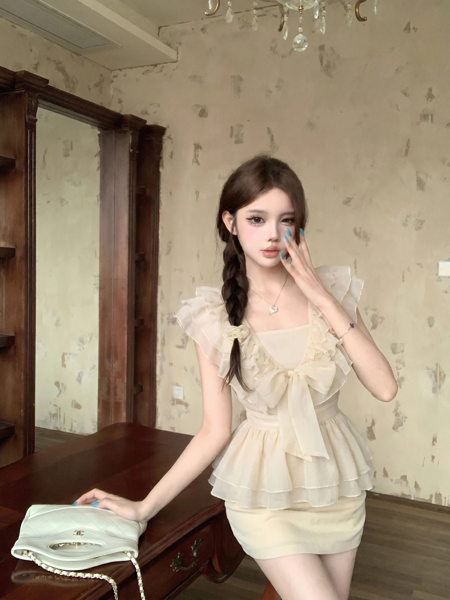 Gentle Wind Set V-Neck Short Sleeve Women's Summer High Waist Short Skirt Three-Piece Suit Breathable Lightweight Casual Fashion
Gentle Wind Set V-Neck Short Sleeve Women's Summer High Waist Short Skirt Three-Piece Suit Breathable Lightweight Casual Fashion