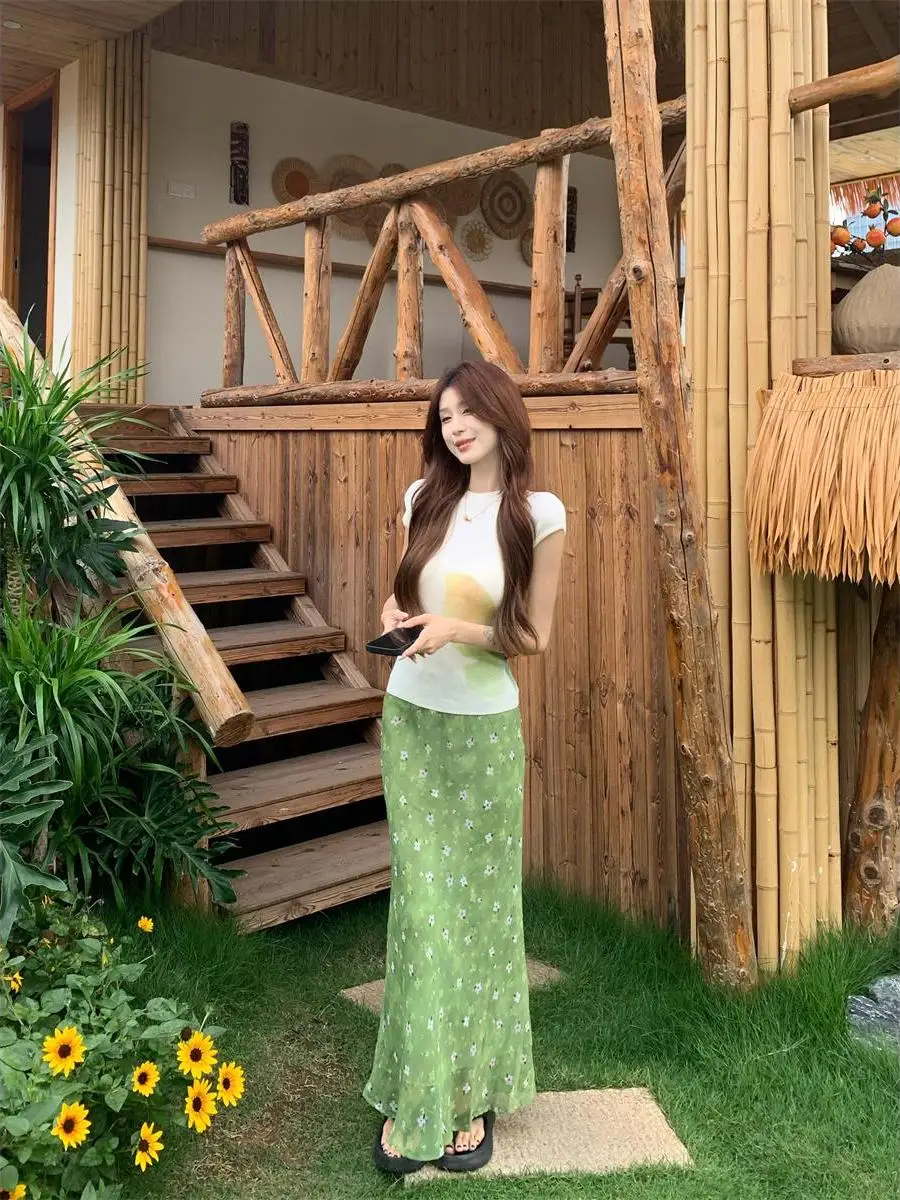 Korean Holiday Style Knot Slim Fit T-Shirt Floral Halter Skirt Two-Piece Set Women's Fashion Summer 2026
Korean Holiday Style Knot Slim Fit T-Shirt Floral Halter Skirt Two-Piece Set Women's Fashion Summer 2026