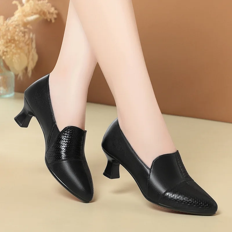5cm All Match Deep Mouth Elegant Women's Shoes Soft Leather Pumps 2025 Autumn Kitten Heels Knit Shoes for Office Work Mom Daily
5cm All Match Deep Mouth Elegant Women's Shoes Soft Leather Pumps 2025 Autumn Kitten Heels Knit Shoes for Office Work Mom Daily