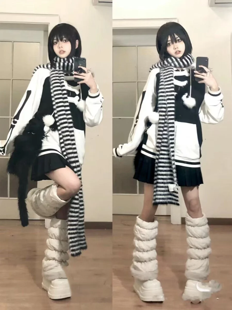 Original Cosplay Subculture Punk Design Versatile Two-color Black White Mink Striped Scarf Decoration Warm Couple Circumference
Original Cosplay Subculture Punk Design Versatile Two-color Black White Mink Striped Scarf Decoration Warm Couple Circumference