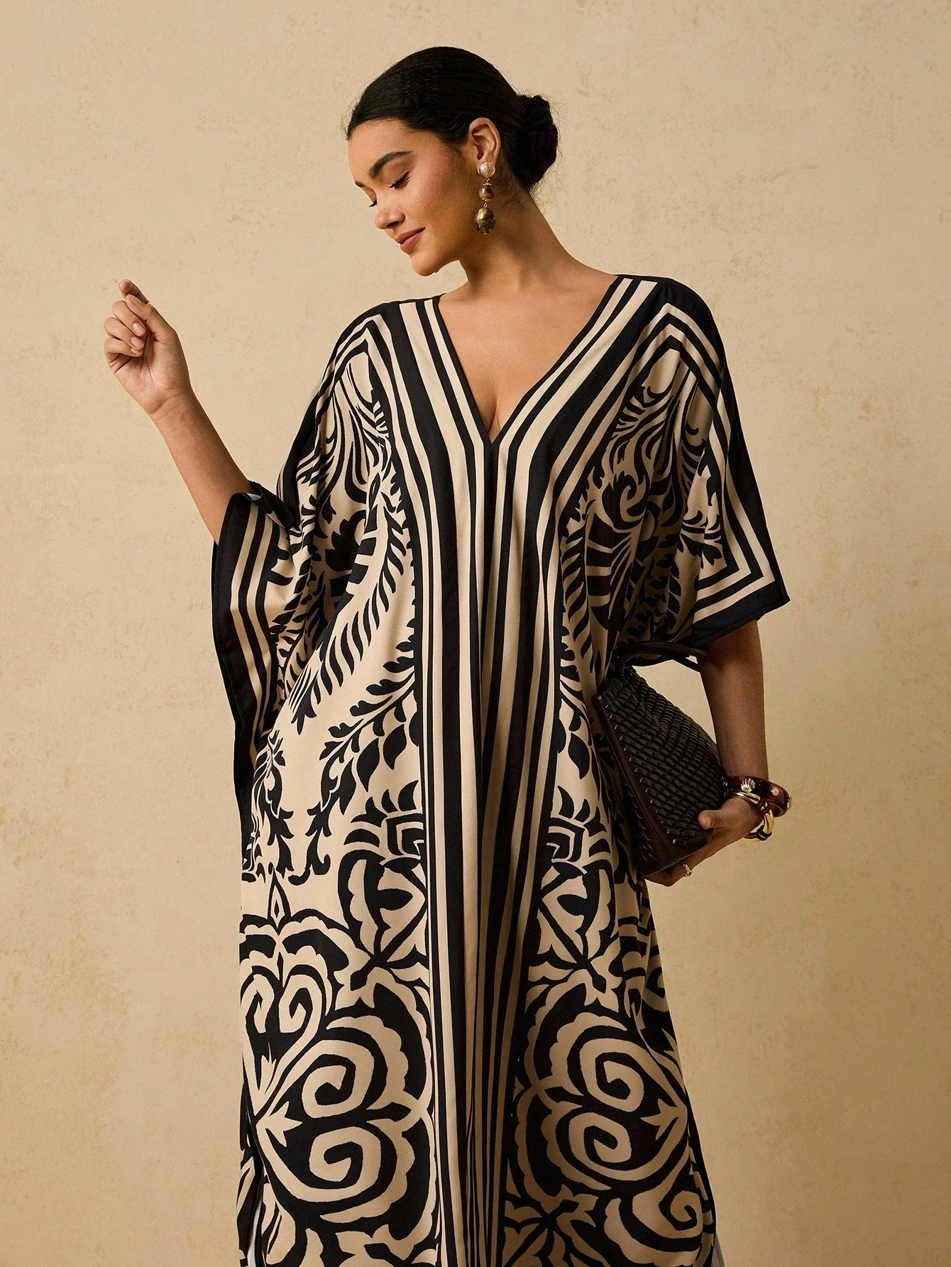 Vintage V-Neck Loose Caftan Dress For Women Plus Size Resort Wear Abaya Long Summer Dress
Vintage V-Neck Loose Caftan Dress For Women Plus Size Resort Wear Abaya Long Summer Dress