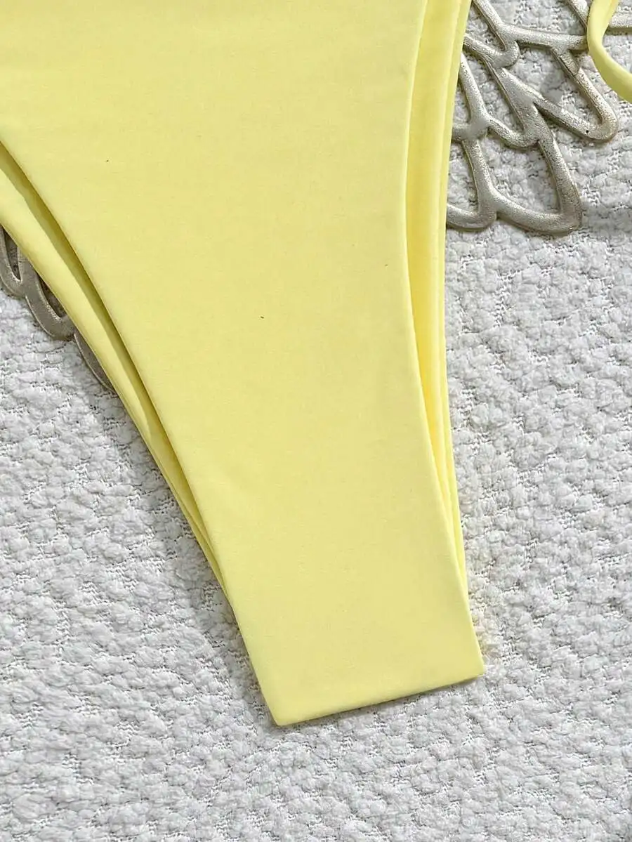 Women Solid Color Strapless Hollow Out Bikini Set Side Tie Bottom Pearl Decor Beachwear
Women Solid Color Strapless Hollow Out Bikini Set Side Tie Bottom Pearl Decor Beachwear