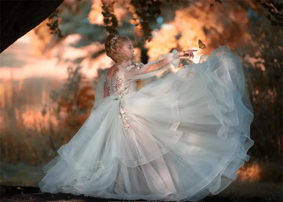 Flower Girl Dress White Lace Applique Fluffy Layered Tulle Wedding Elegant Flower Child First Eucharistic Birthday Party Dress
Flower Girl Dress White Lace Applique Fluffy Layered Tulle Wedding Elegant Flower Child First Eucharistic Birthday Party Dress
