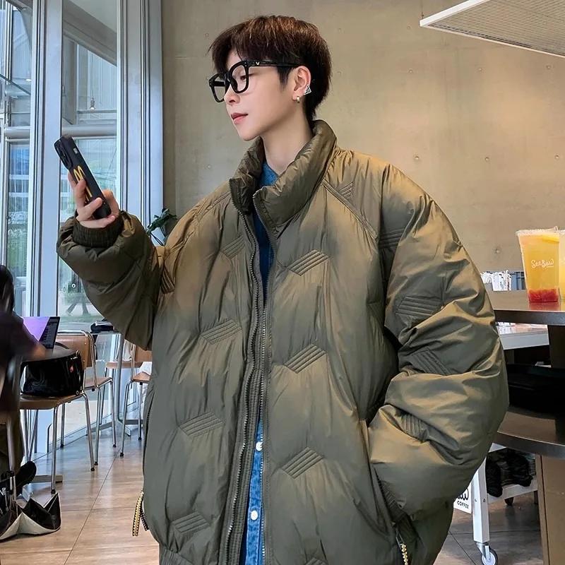 Мужское теплое свободное хлопковое пальто на осень-зиму, больших размеров, с воротником-стойкой, в американском стиле, с плиссировкой
Мужское теплое свободное хлопковое пальто на осень-зиму, больших размеров, с воротником-стойкой, в американском стиле, с плиссировкой