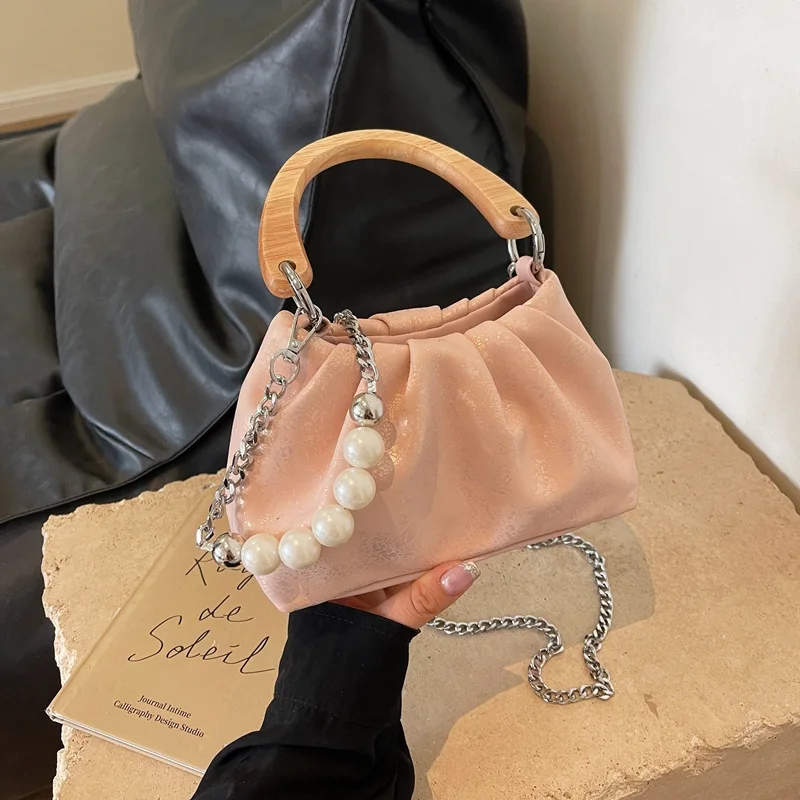 Classic Solid Cloud Bags 2024 New Fashion Pu Small Handbags Pearl Chain Underarm Shoulder Bag For Women Daily Trendy Handbag
Classic Solid Cloud Bags 2024 New Fashion Pu Small Handbags Pearl Chain Underarm Shoulder Bag For Women Daily Trendy Handbag