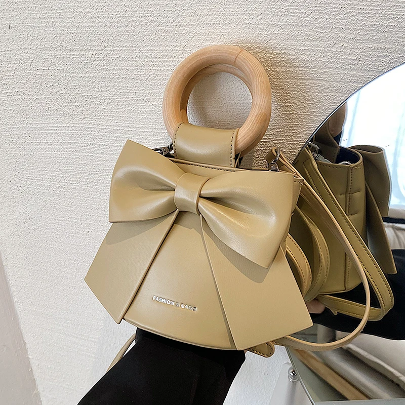 Women's New Chic Handbag Bucket Bag Fashion Texture Autumn Winter All-match Exquisite Cute Bow Messenger Bag
Women's New Chic Handbag Bucket Bag Fashion Texture Autumn Winter All-match Exquisite Cute Bow Messenger Bag