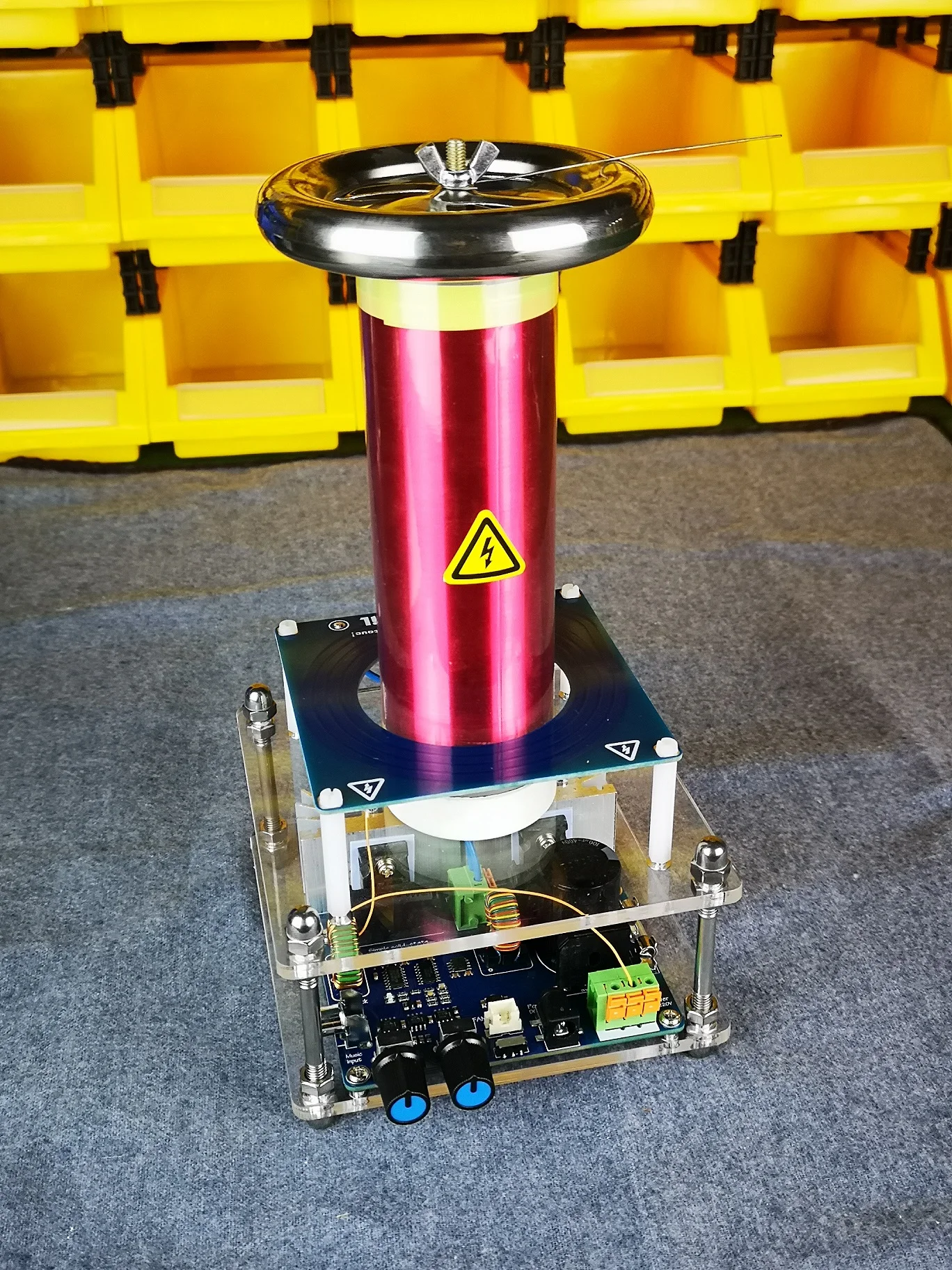Tesla Coil Desktop-level Integrated Solid State Music Tesla Coil Finished Artificial Lightning
Tesla Coil Desktop-level Integrated Solid State Music Tesla Coil Finished Artificial Lightning