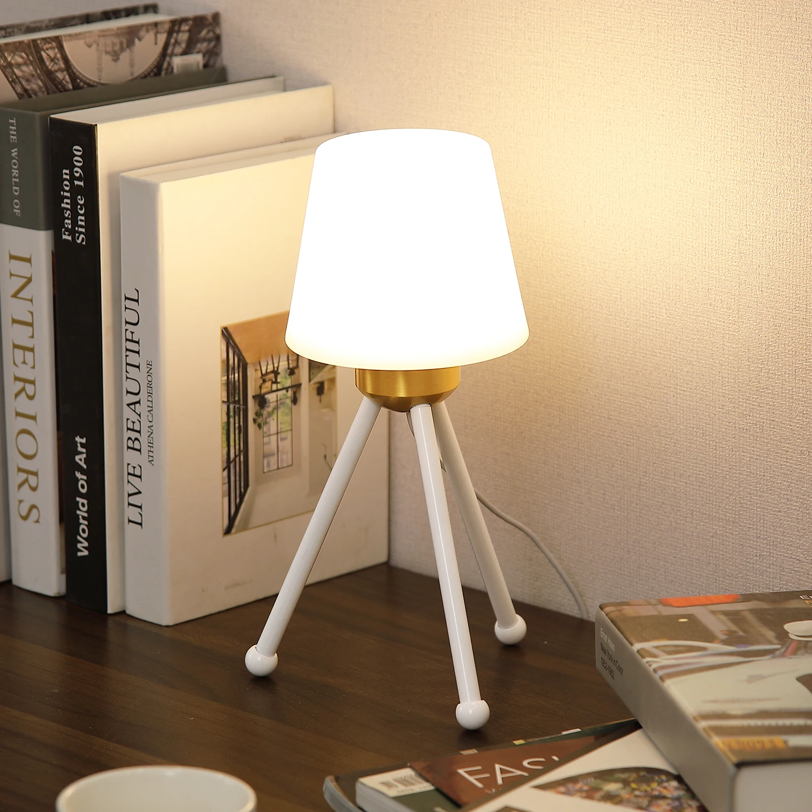 1 triangular wrought iron table lamp, 6W bedside night light with adjustable brightness, suitable for bedrooms and study rooms
1 triangular wrought iron table lamp, 6W bedside night light with adjustable brightness, suitable for bedrooms and study rooms