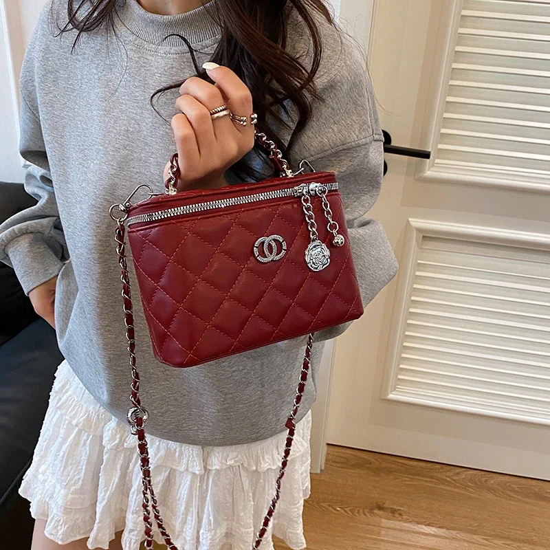 Luxury Brand Shoulder Bag For Fashionable Ladies, Leather Crossbody-Bag By Famous Designer, Classic Elegant Handbag
Luxury Brand Shoulder Bag For Fashionable Ladies, Leather Crossbody-Bag By Famous Designer, Classic Elegant Handbag