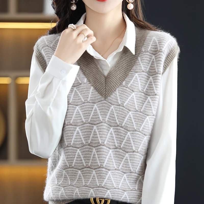 Spring Autumn Wool Sweater Vest Women Sleeveless V-Neck Knitted Vest Female Solid Color casual Loose Large Size Tank tops M-XXL
Spring Autumn Wool Sweater Vest Women Sleeveless V-Neck Knitted Vest Female Solid Color casual Loose Large Size Tank tops M-XXL