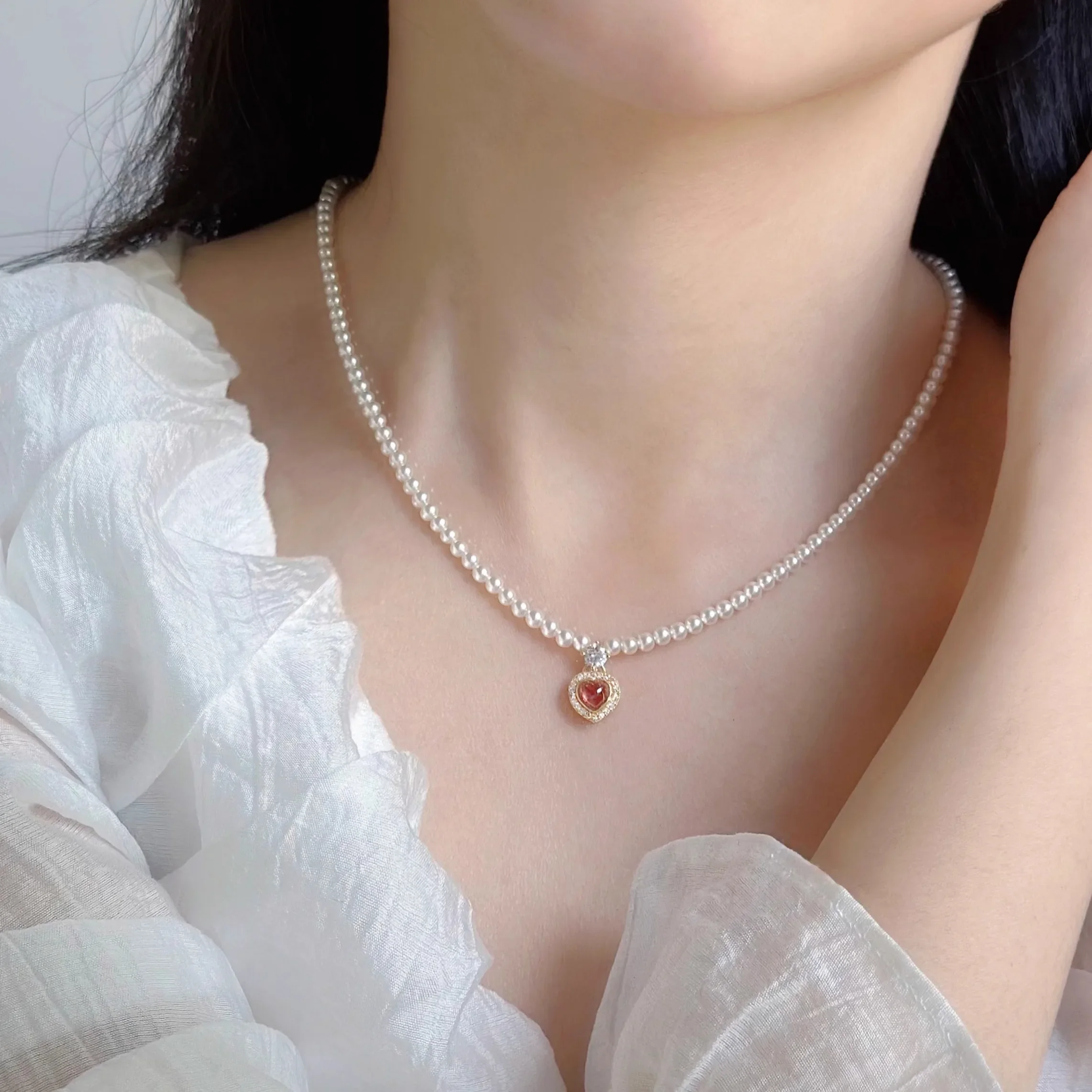Burgundy Love Zircon Highlight Pearl Light Luxury Necklace
Burgundy Love Zircon Highlight Pearl Light Luxury Necklace