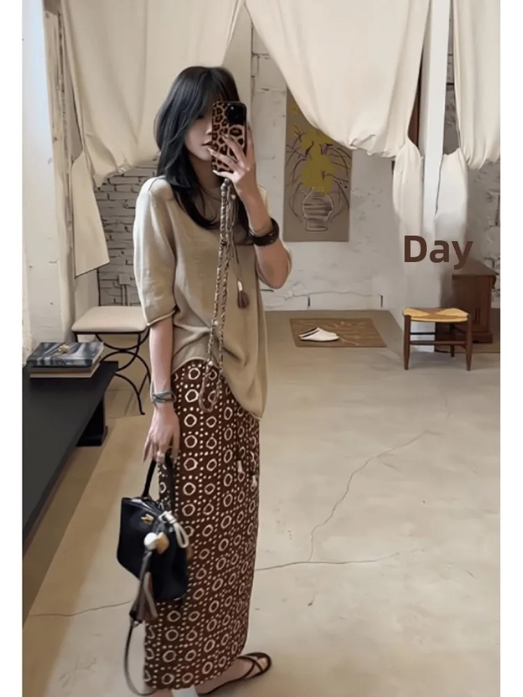 Unique Beautiful Floral Print Asymmetrical Half-length Skirt Women's Coffee Color A-line Long Skirt Summer Design High Waist ...
Unique Beautiful Floral Print Asymmetrical Half-length Skirt Women's Coffee Color A-line Long Skirt Summer Design High Waist ...