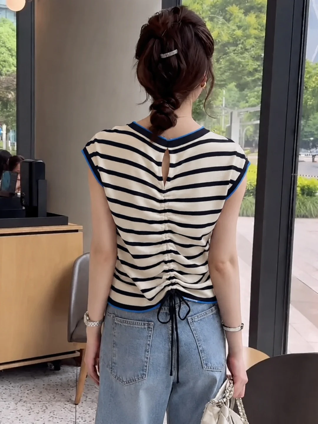 Elegant Knitted Short Sleeve T-Shirt Women's Drawstring Backless Design Summer Sexy Versatile Top Floral Cardi Slim Fit Style
Elegant Knitted Short Sleeve T-Shirt Women's Drawstring Backless Design Summer Sexy Versatile Top Floral Cardi Slim Fit Style