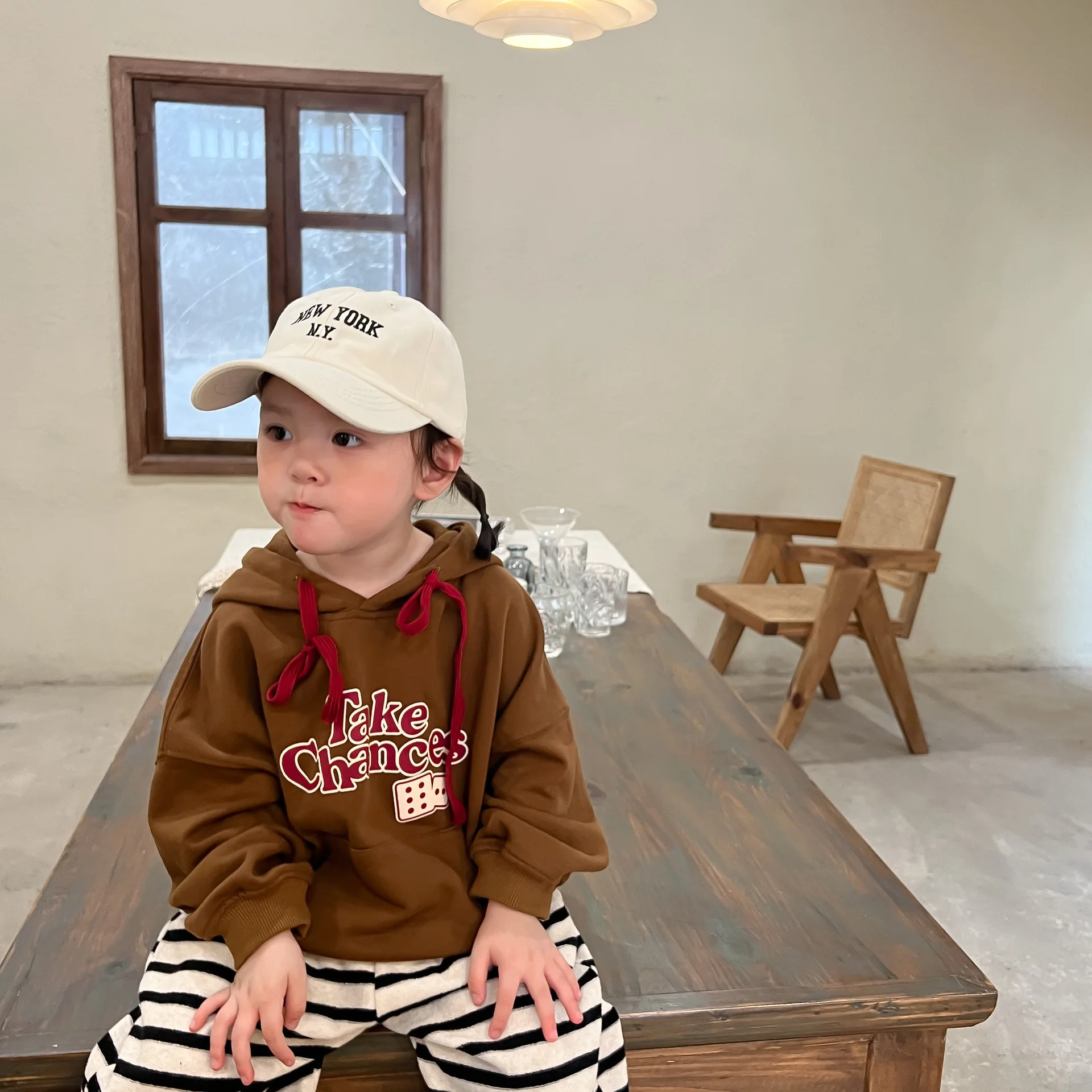 Children's Sweater Autumn Clothes Girls Alphabet Hooded Top Clothes Baby Bottoming Shirt 2022 New Korean Children's Clothing
Children's Sweater Autumn Clothes Girls Alphabet Hooded Top Clothes Baby Bottoming Shirt 2022 New Korean Children's Clothing