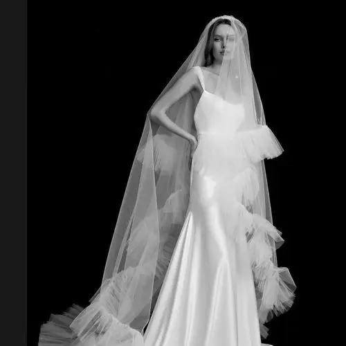 V364 European and American New Style Pleated Ruffle Long Trailing Veil for Outdoor Travel Photography, with Hair Comb, Double-Layer Bridal Veil
V364 European and American New Style Pleated Ruffle Long Trailing Veil for Outdoor Travel Photography, with Hair Comb, Double-Layer Bridal Veil