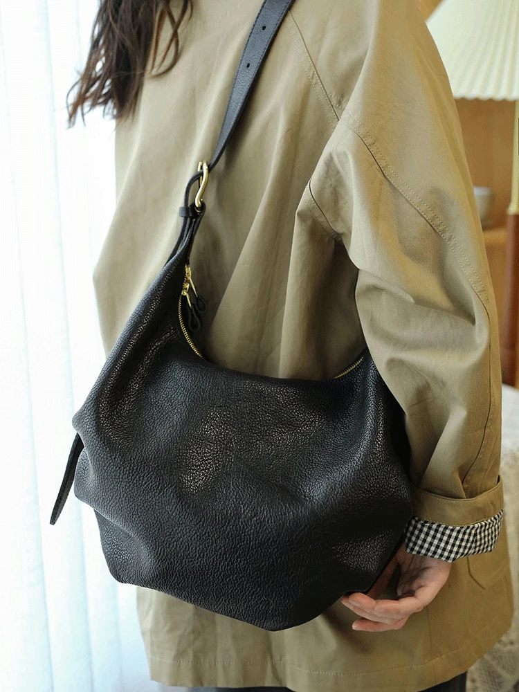 casual designer handmade high-quality first layer cowhide women's shoulder bag Simple fashion genuine leather underarm bag
casual designer handmade high-quality first layer cowhide women's shoulder bag Simple fashion genuine leather underarm bag