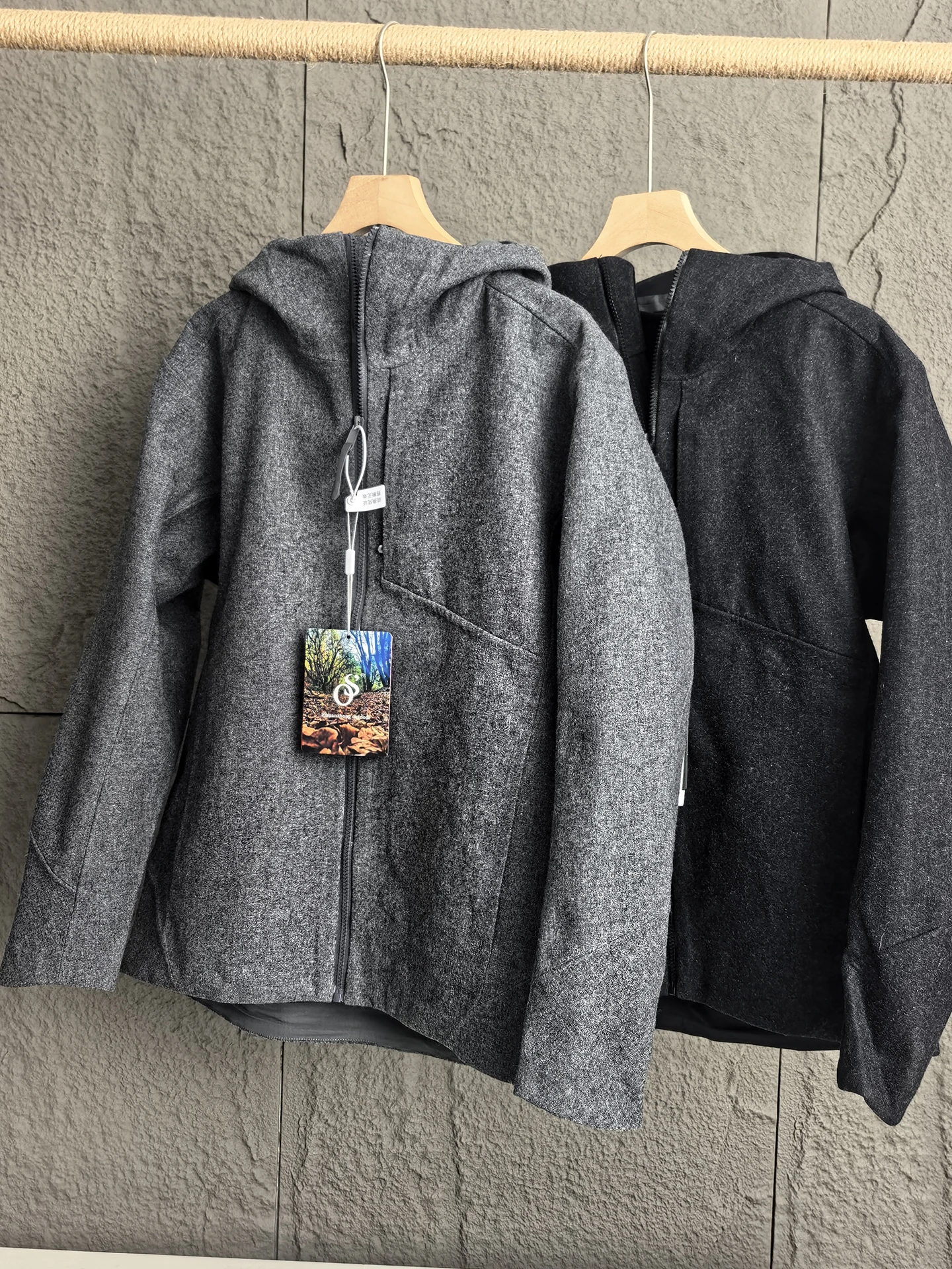 Мужская ветрозащитная куртка Softshell с капюшоном и флисовой подкладкой для активного отдыха, весна-осень
Мужская ветрозащитная куртка Softshell с капюшоном и флисовой подкладкой для активного отдыха, весна-осень