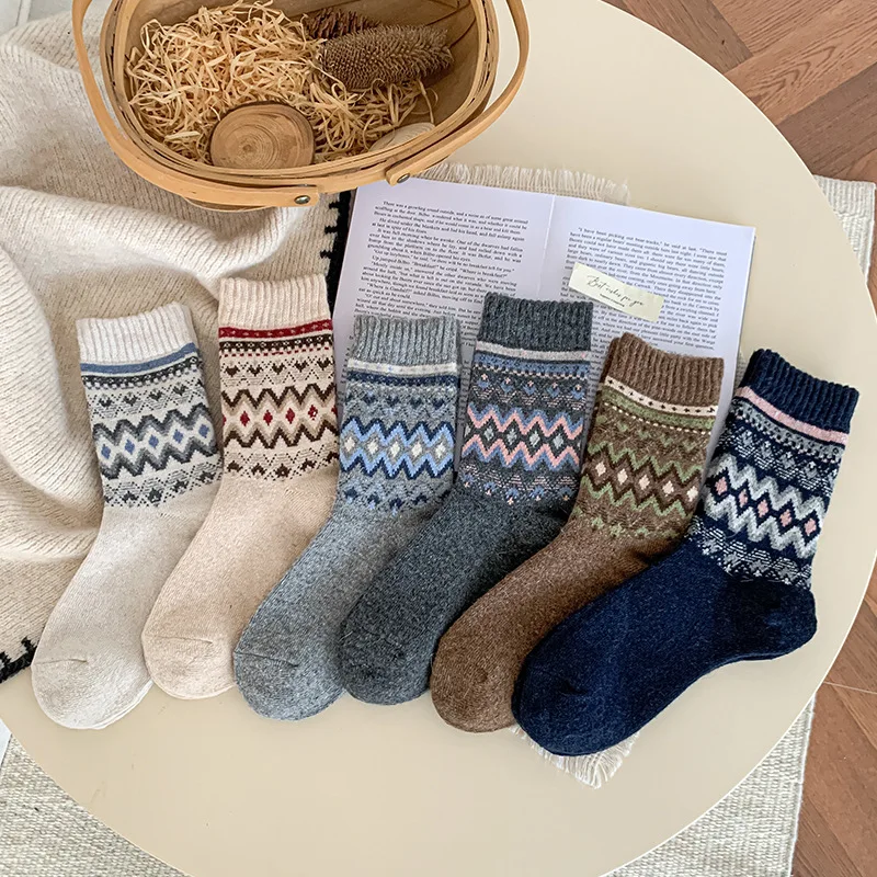 1 Pair of Women's Printed Thick Socks Suitable for Warm Soft and Comfortable Christmas Stockings Autumn and Winter Socks
1 Pair of Women's Printed Thick Socks Suitable for Warm Soft and Comfortable Christmas Stockings Autumn and Winter Socks