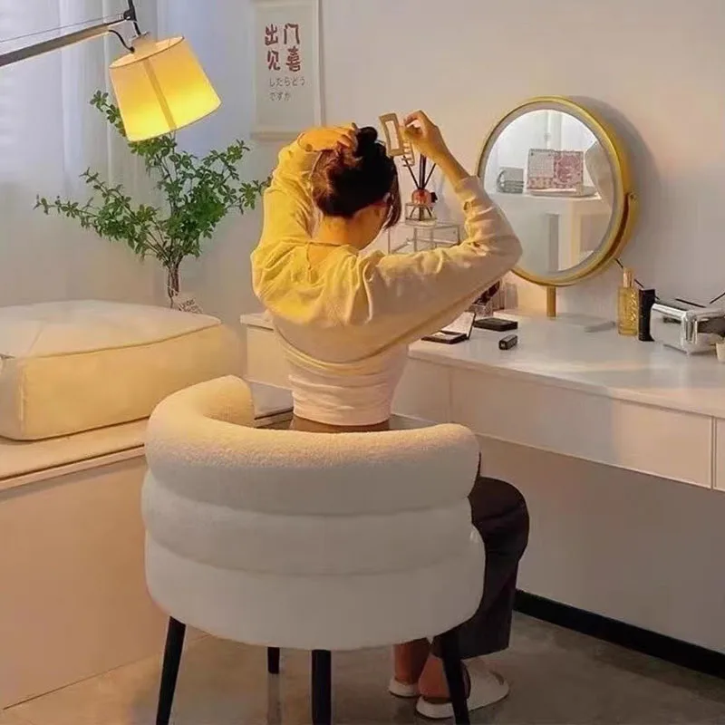 Arm Makeup Chairs Salon Balcony Bedroom Luxury Modern Comfortable Living Room Chairs Bar Stools Fauteuil Salon Office Furniture
Arm Makeup Chairs Salon Balcony Bedroom Luxury Modern Comfortable Living Room Chairs Bar Stools Fauteuil Salon Office Furniture