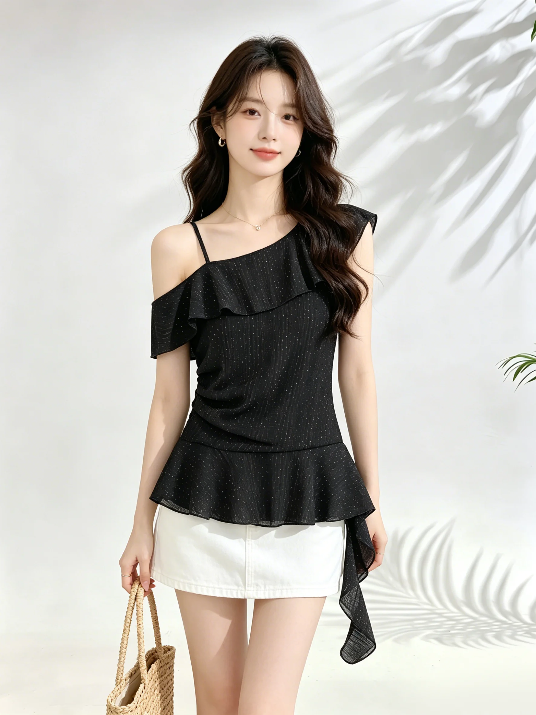 Korean Style Polka Dot Bicolour Splice Short Fit Slim Sweet And Spicy Shoulder Strap Vest Breathable Casual Summer Top for Women
Korean Style Polka Dot Bicolour Splice Short Fit Slim Sweet And Spicy Shoulder Strap Vest Breathable Casual Summer Top for Women