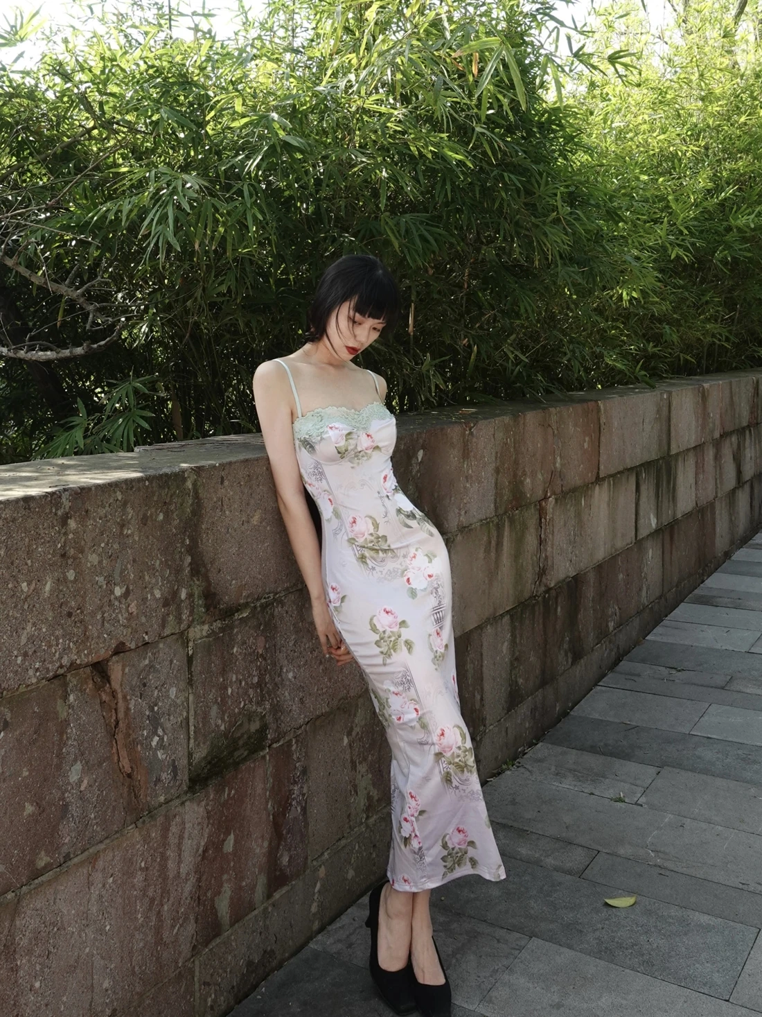 Romantic Cherry Blossom Print Chinese Style Slim Fit Midi Dress with Strap High Waist Irregular Hem V Neckline Polyester Fiber
Romantic Cherry Blossom Print Chinese Style Slim Fit Midi Dress with Strap High Waist Irregular Hem V Neckline Polyester Fiber