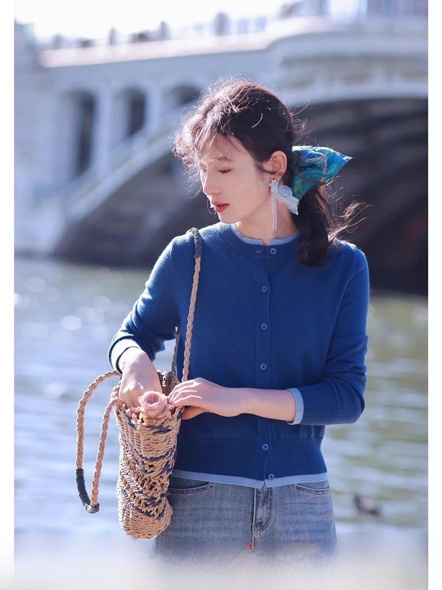 Blue Woolen Knitted Cardigan Short Women's Outerwear Spring New Style Comfortable Soft Long Sleeve round Neck Button Design
Blue Woolen Knitted Cardigan Short Women's Outerwear Spring New Style Comfortable Soft Long Sleeve round Neck Button Design