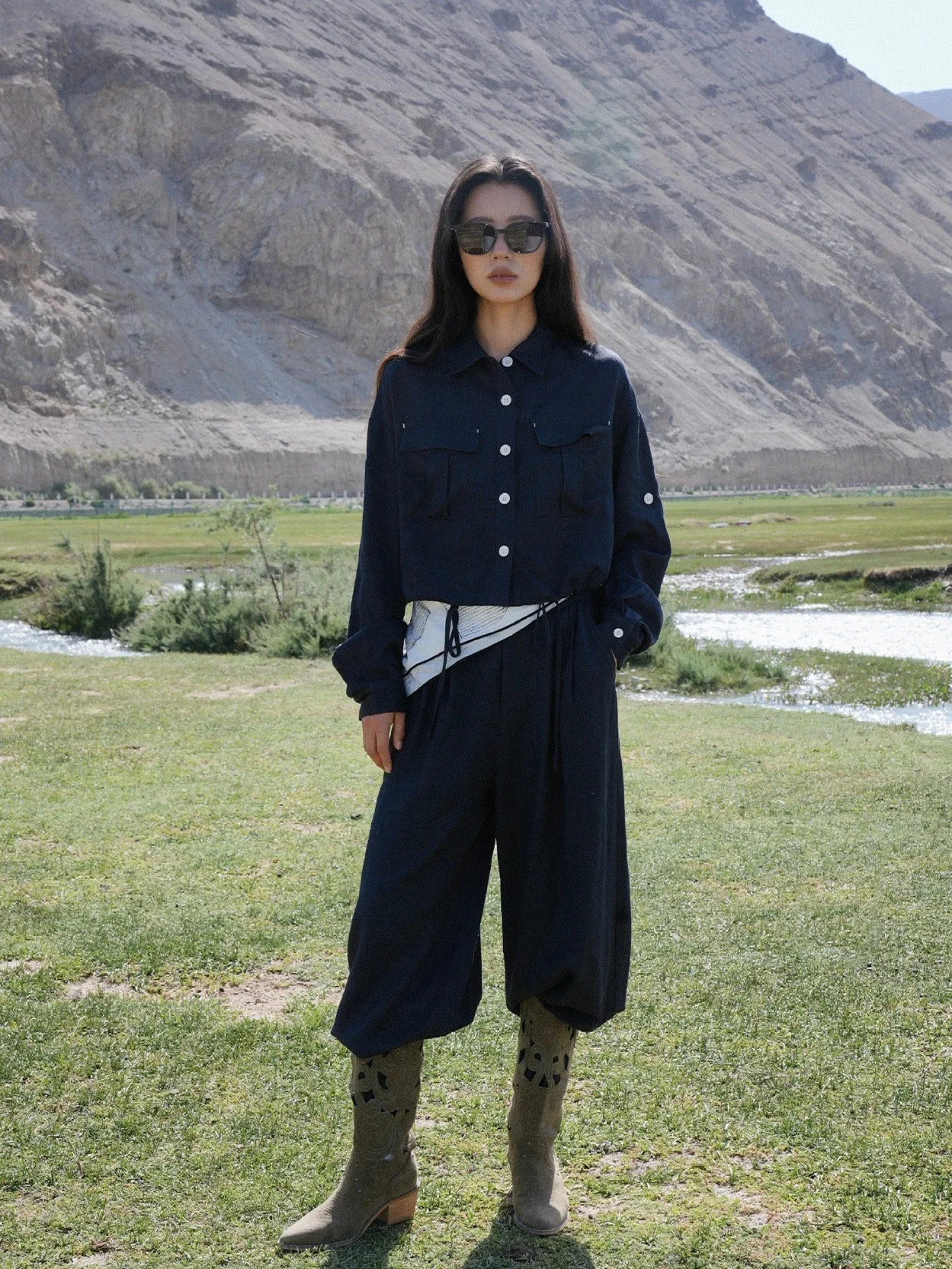 Женский комбинезон с широкими штанинами, свободный повседневный комплект для стройности, новинка ранней осени, комфортный, с высокой талией, на пуговицах, прямой крой
Женский комбинезон с широкими штанинами, свободный повседневный комплект для стройности, новинка ранней осени, комфортный, с высокой талией, на пуговицах, прямой крой