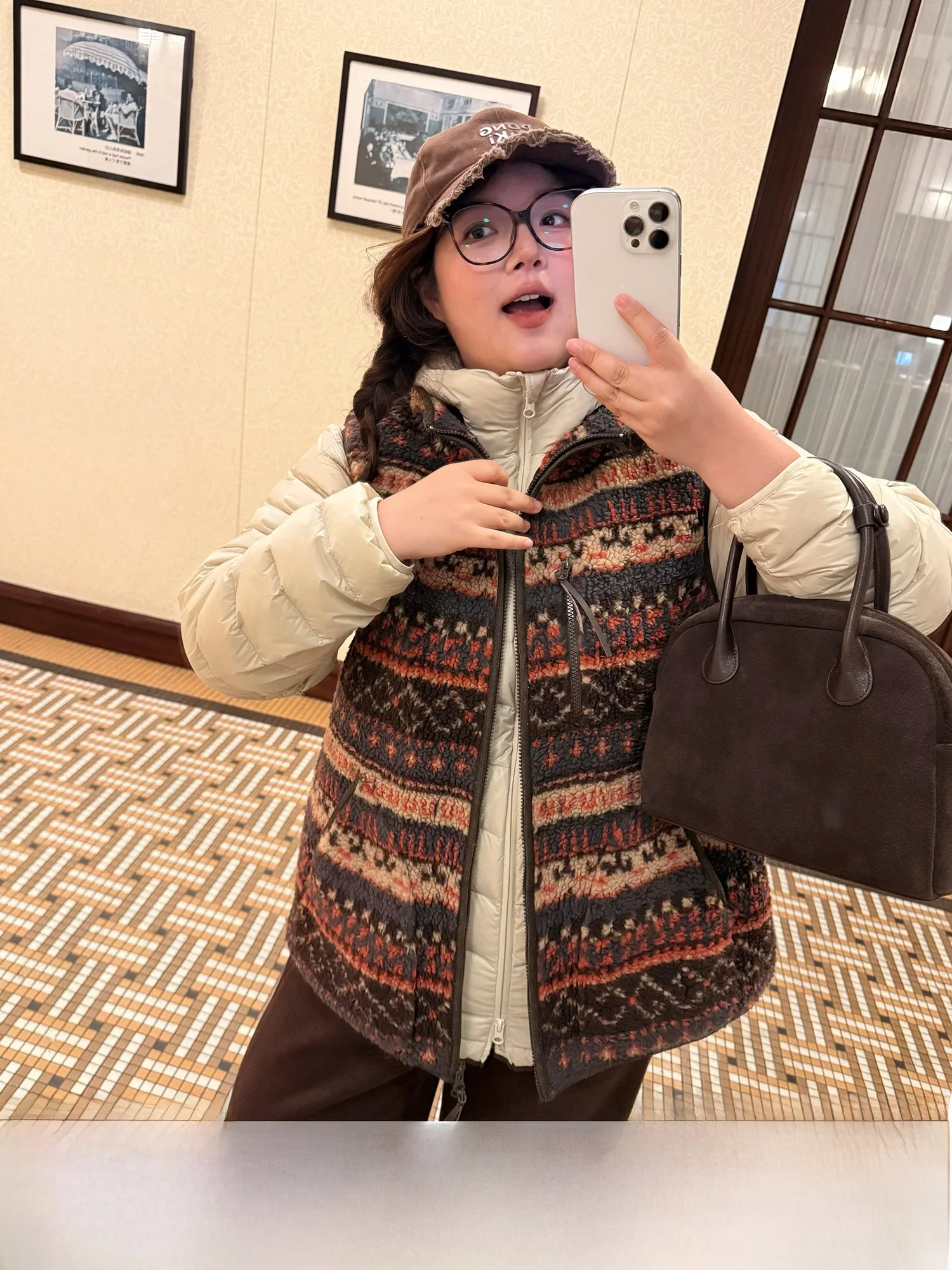 Warm Fleece Vest Women's plus Size Versatile Fashionable Winter Outerwear Casual Style Polyester Fabric Zipper Closure
Warm Fleece Vest Women's plus Size Versatile Fashionable Winter Outerwear Casual Style Polyester Fabric Zipper Closure