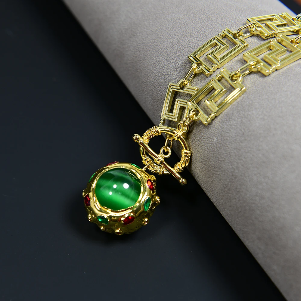 GG 32mm Big Green Cat eye Paved Red Green Crystal Pendant Gold Plated Copper Fashion Paperclip Neck Chain Necklace 23"
GG 32mm Big Green Cat eye Paved Red Green Crystal Pendant Gold Plated Copper Fashion Paperclip Neck Chain Necklace 23"
