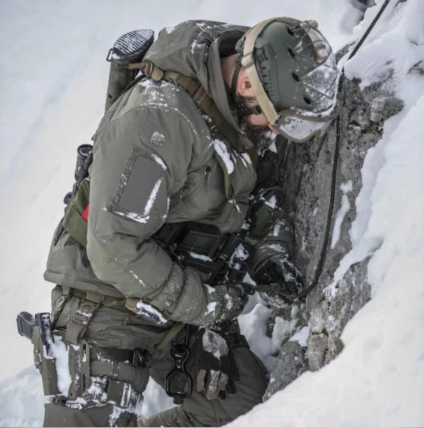 Forbearance K4 tactical cotton suit snow camouflage winter thickened windproof and splash-proof heavy-duty cold-proof jacket
Forbearance K4 tactical cotton suit snow camouflage winter thickened windproof and splash-proof heavy-duty cold-proof jacket